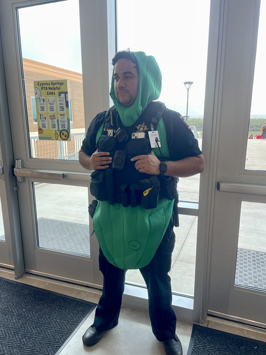 springs_cypress's tweet photo. Bringing literacy to life during our Character Parade! #CSESpower https://t.co/nmJcc5IUzW