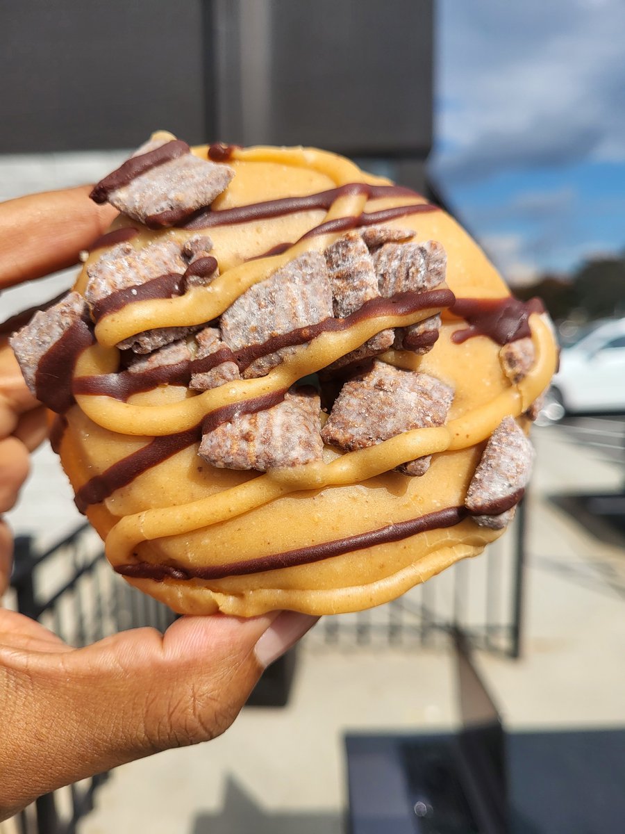 Have you tried the Nutty Muddy Buddy at @revolutiondonut? It has peanut butter glaze and chocolate drizzle, topped with  house made nutty buddy crunch. Get them before they're gone forever! #georgiafoodies #bestdonuts #fallflavors