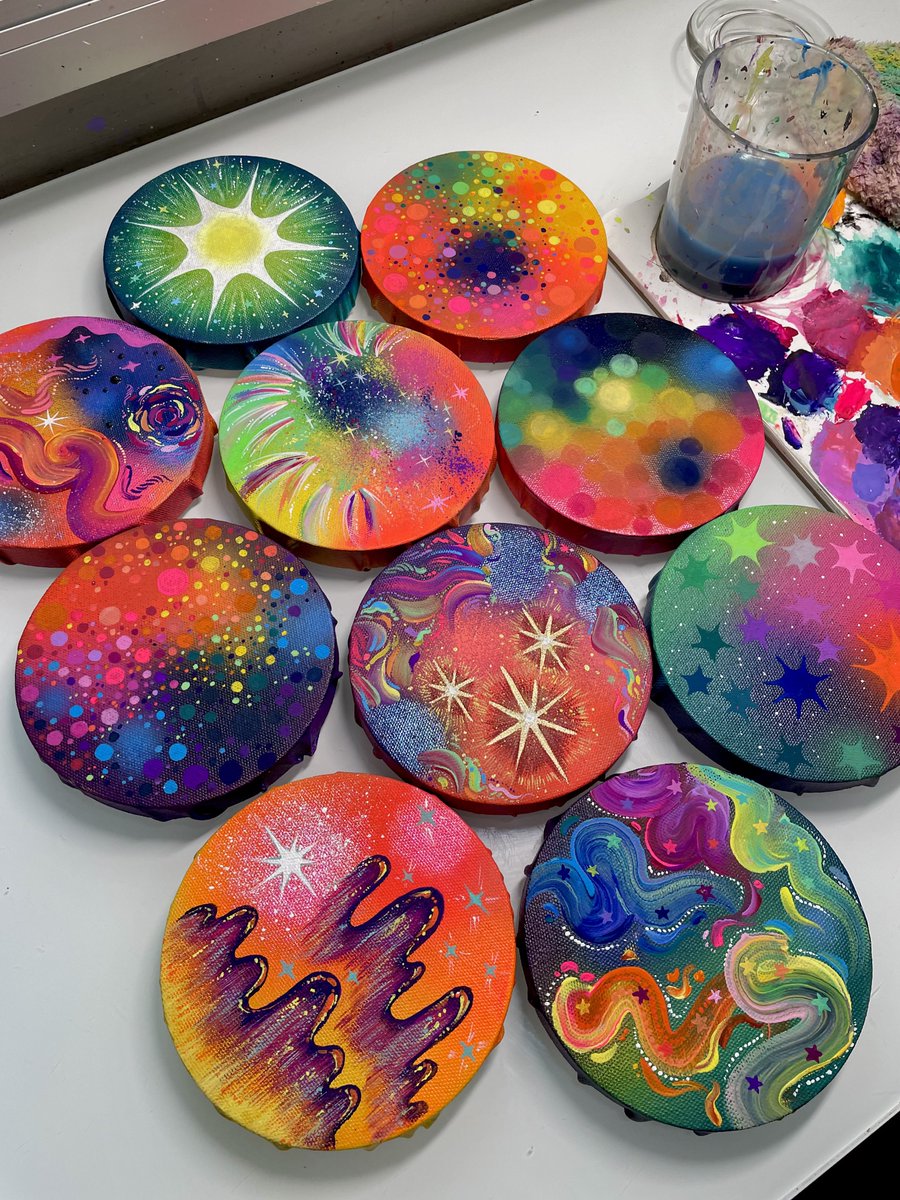 my hands look like this so my paintings can look like that 🎨🤍