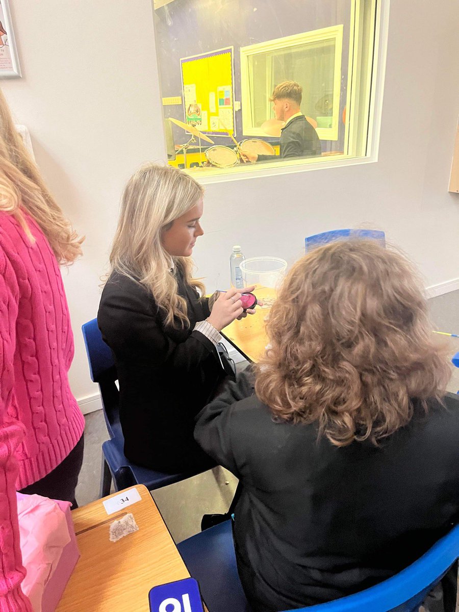 theparkmains's tweet photo. Our S5/6 PDA class have been raising money for Breast Cancer Awareness month. Today we had a Wear it Pink day, bake sale, sold ribbons and badges and did some face painting! Well done 🎀👏🩷 https://t.co/BQmaVlt3bR