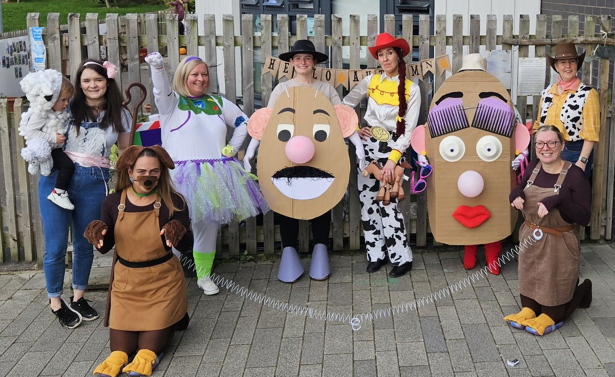 WhatriggsECC's tweet photo. Team Whatriggs does Killieween 🎃🎃🎃 https://t.co/Iqf9KuXmld