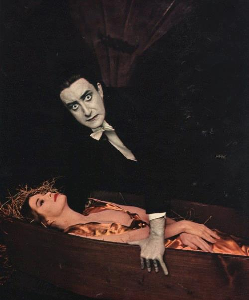 KatharinaPistor's tweet photo. #PeterSellers as  #Dracula 
{#DrStrangelove #DoomsdayMachine
#nuclearwar #doomsday #nukes #boom #WWIII #WW3 #horror #comedy #Apocalypse  "Mein Fuhrer - I can BITE again!"} #Vampire #Nosferatu #bloodsuckers #Halloween https://t.co/MMnsuciH6K