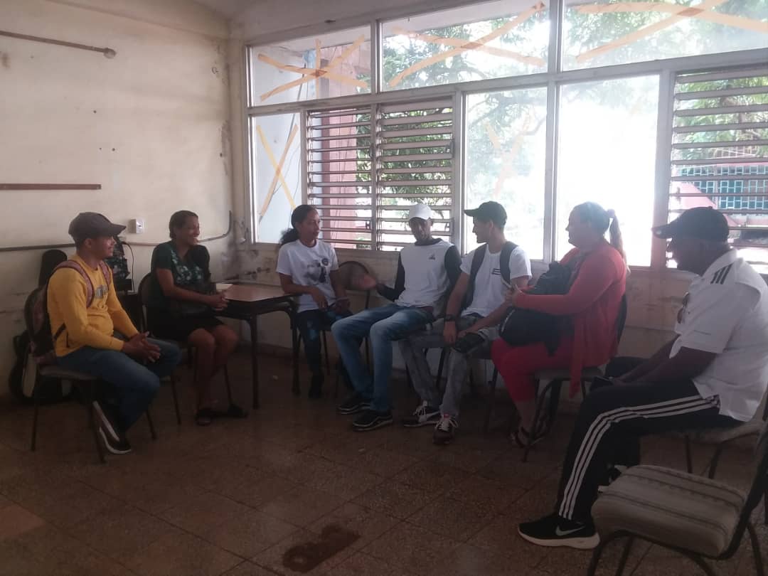 JCuesta_NBA's tweet photo. Los profesores de los departamentos de Actividades Extracurriculares y Cultura Física de la @UniversidadMoa realizan debates en repudio a los ataques de Israel al pueblo de Palestina en la Franja de Gaza.
#ApoyoAlPuebloPalestino 
#CubaPorLaVida https://t.co/2KiA2CsngU