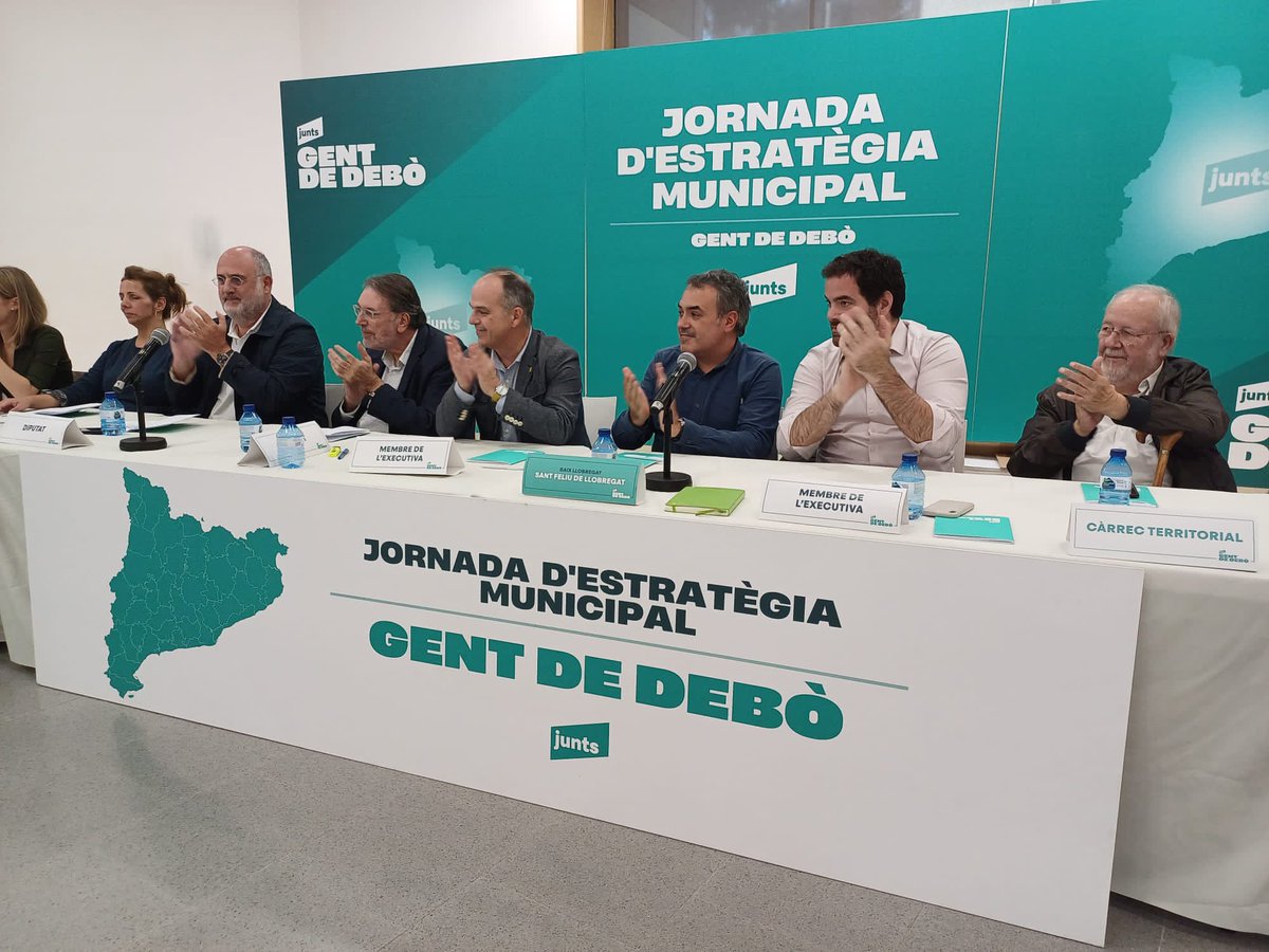 📸 Celebrem una jornada d’estratègia municipal amb els càrrecs electes de <a href="/JuntsBaixLlob/">JuntsBaixLlobregat</a> a Sant Feliu de Llobregat.  

📷 La jornada compta amb la presència del secretari general <a href="/jorditurull/">Jordi Turull i Negre</a>, el portaveu <a href="/jlcleries/">Josep Lluís Cleries</a>, el responsable de política municipal <a href="/davidsaldoni/">David Saldoni🎗</a>,