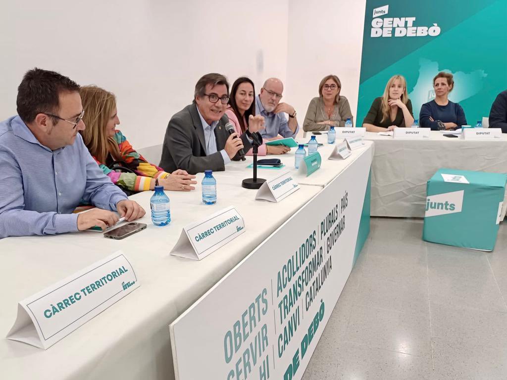 JuntsXCat's tweet photo. 📸 Celebrem una jornada d’estratègia municipal amb els càrrecs electes de @JuntsBaixLlob a Sant Feliu de Llobregat.  

📷 La jornada compta amb la presència del secretari general @jorditurull, el portaveu @jlcleries, el responsable de política municipal @davidsaldoni, l’alcaldessa de Begues i diputada @MerceEsteve, el diputat de @JuntsxCatMadrid @PujolBonell, les diputades provincials @_VictoriaAlsina i @Francina_Vila, @jrcasals (@juntscomarqbcn), i l’exalcalde de Martorell, Salvador Esteve.