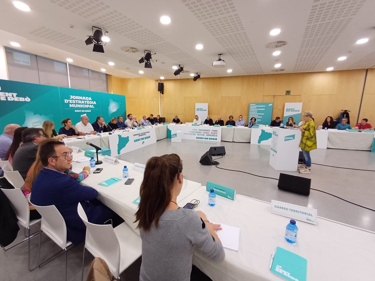 JuntsXCat's tweet photo. 📸 Celebrem una jornada d’estratègia municipal amb els càrrecs electes de @JuntsBaixLlob a Sant Feliu de Llobregat.  

📷 La jornada compta amb la presència del secretari general @jorditurull, el portaveu @jlcleries, el responsable de política municipal @davidsaldoni, l’alcaldessa de Begues i diputada @MerceEsteve, el diputat de @JuntsxCatMadrid @PujolBonell, les diputades provincials @_VictoriaAlsina i @Francina_Vila, @jrcasals (@juntscomarqbcn), i l’exalcalde de Martorell, Salvador Esteve.