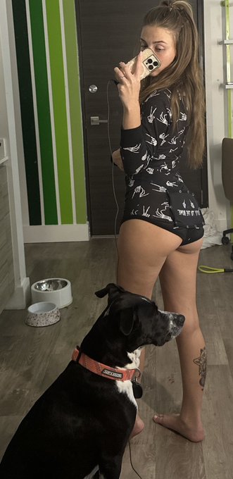 Spooky booty 🎃 https://t.co/Ie6SUXEdrD