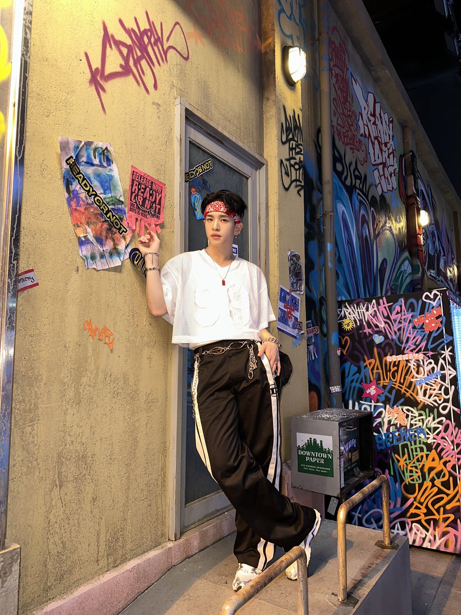 CRAVITY_twt's tweet photo. Bangkok are you ready or not?? 😏
#앨런 #ALLEN https://t.co/yXY95PFBfg