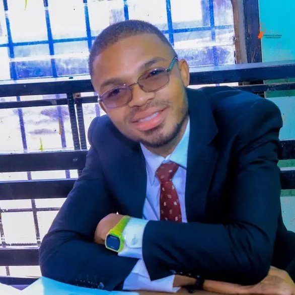 SamuelLukebayi's tweet photo. #le sourire reflète un grand engagement que l'homme se fixe dans son chemin. https://t.co/oBEm1TgxCC