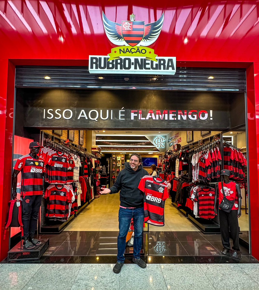 LaMesa995's tweet photo. El ídolo vuelve a casa.
#flamongo https://t.co/TsL2z4hlJ5