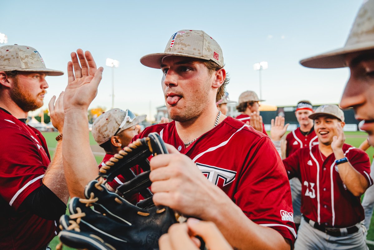 Brotherhood.

#NCAABaseball x 📸 <a href="/TroyTrojansBSB/">Troy Baseball ⚔️</a>