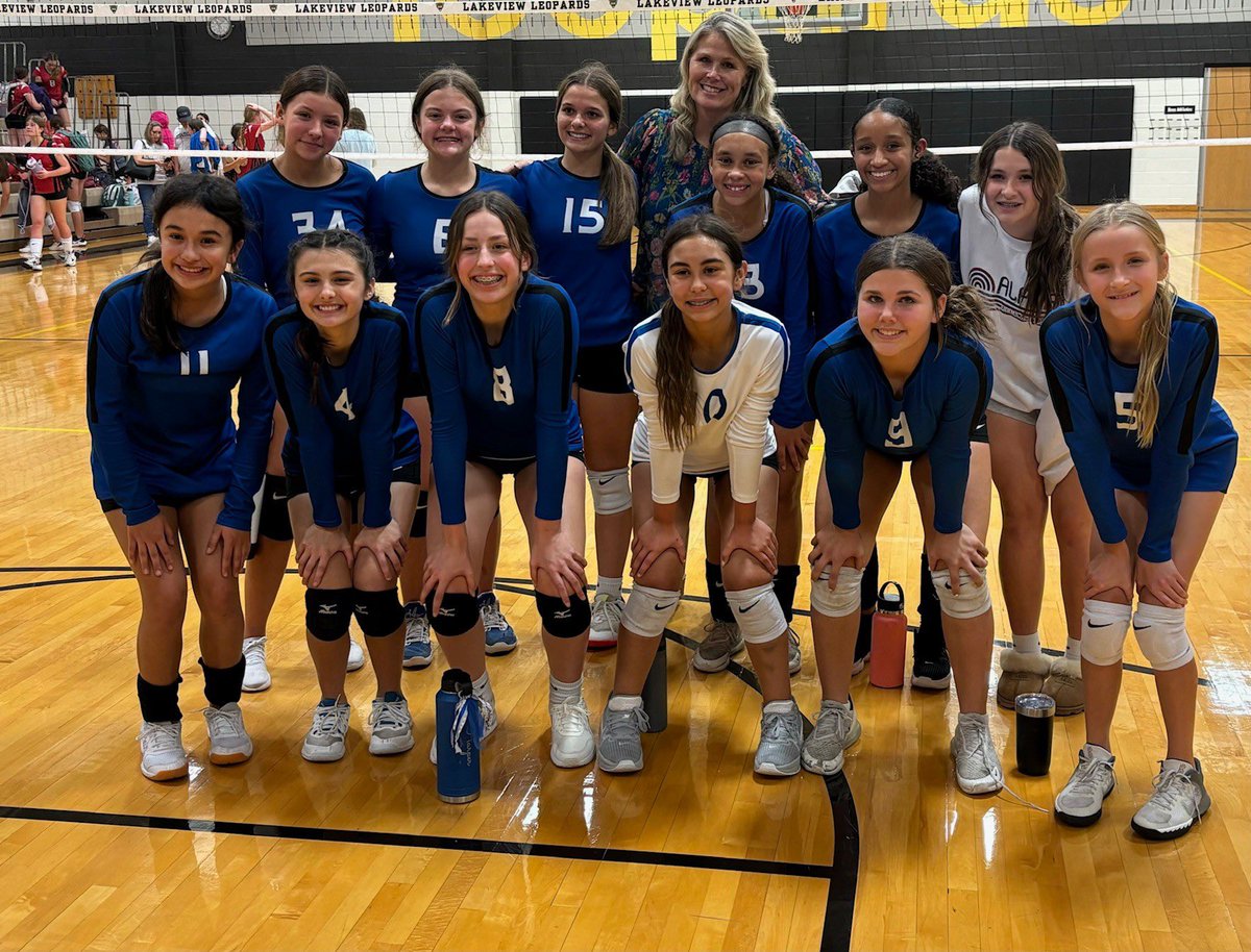 We are so proud of our 8th D2 team! They worked extremely hard and had a great season 🏐