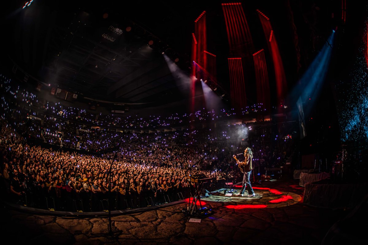 Hozier's tweet photo. Portland, I love it here. Thank you for your incredible support and a massive thank you to the wonderful #TomOdell for joining us in singing his beautiful song, Another Love. That was such a treat.

📸 @ruthlessimagery | @Ciara606 https://t.co/9ICAnApZng