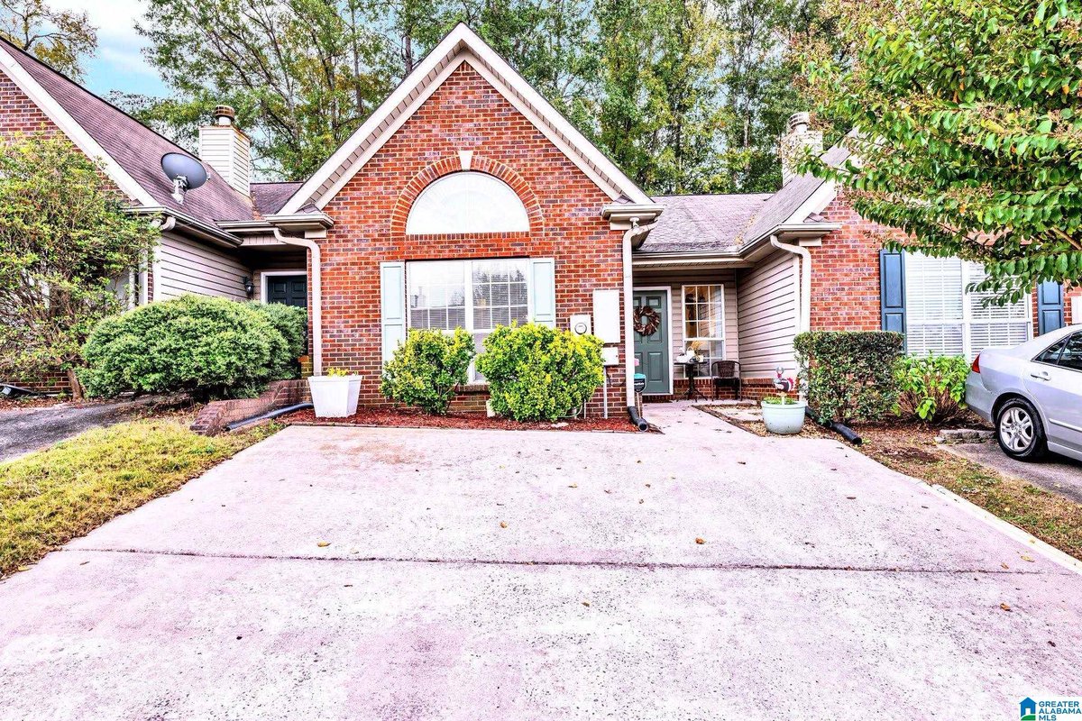 BrandonBridgmon's tweet photo. 192 ROCKY RIDGE DRIVE, Helena, AL 35080 just hit the market!
Take a look at this awesome space: https://t.co/q8rFwGvHH2 https://t.co/tUGSaaLLXS