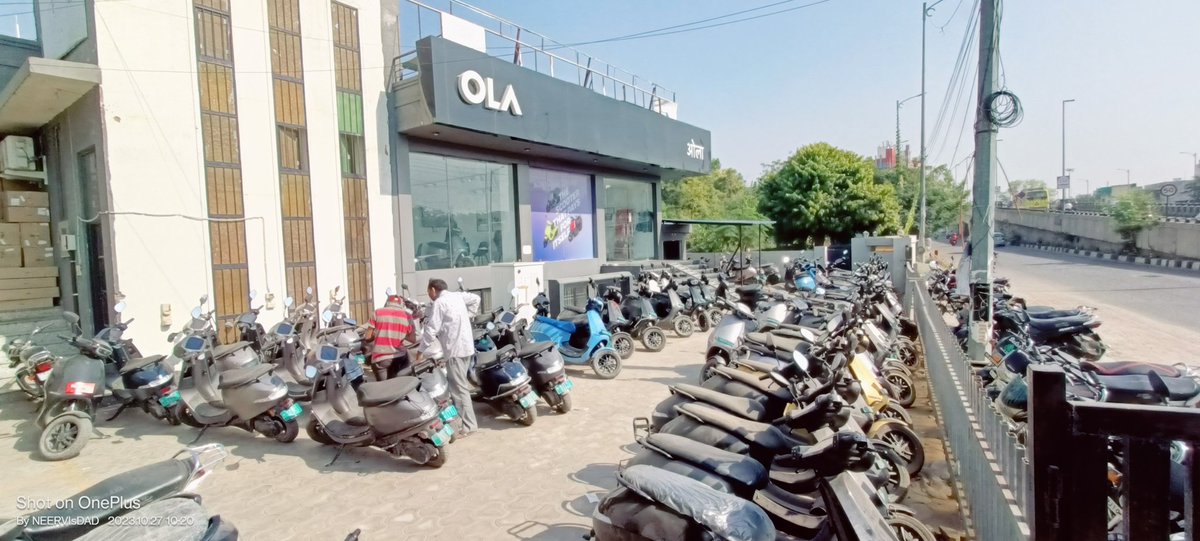 Raghubansidhar's tweet photo. @OlaElectric @bhash 
Be aware from @Ola 
Because now the happy customer is unhappy due to not getting service on time. After this, do not expect for quick repair from @OlaElectric. #olacareJaipur
BMS of around 50 Ola scooters of Jaipur is not being changed from @OlaElectric https://t.co/cP3Wn7hHm8