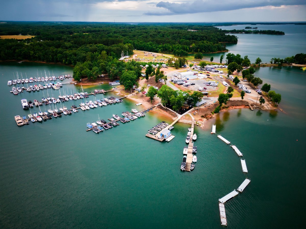 Discover your perfect spot at Big Water Marina! We have 25' and 40' boat slips available, offering something for everyone. With several 40' slips still up for grabs and a good selection of 25' slips, now is the perfect time to reserve your spot! 🛥