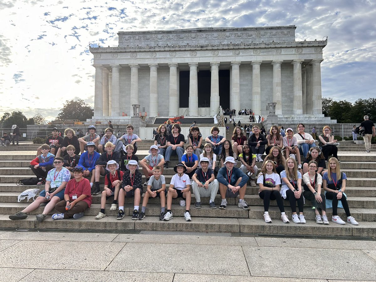LearwoodDCTrip's tweet photo. DC fun https://t.co/LVBNnP50hm