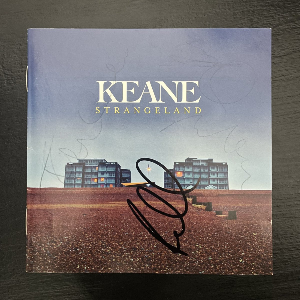 bylsgside's tweet photo. The day I met you in person is one of my most precious memories. These are my treasures 💕
#SomethingOnlyYouKnow #Keane20 https://t.co/4g0Jmn6jhD