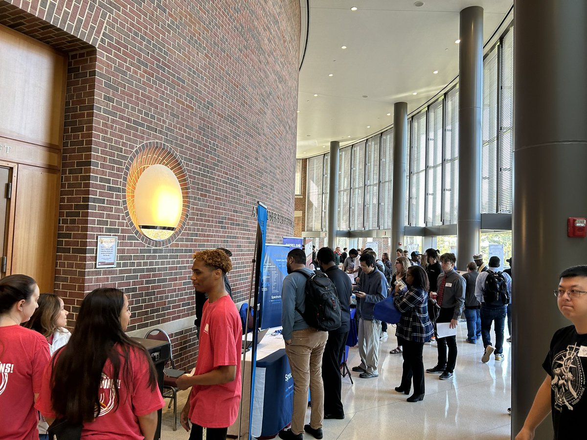 UMSL_IS's tweet photo. Career Fair at #umsl #stlcybercon #WeTransformLives https://t.co/KpImct1Foj