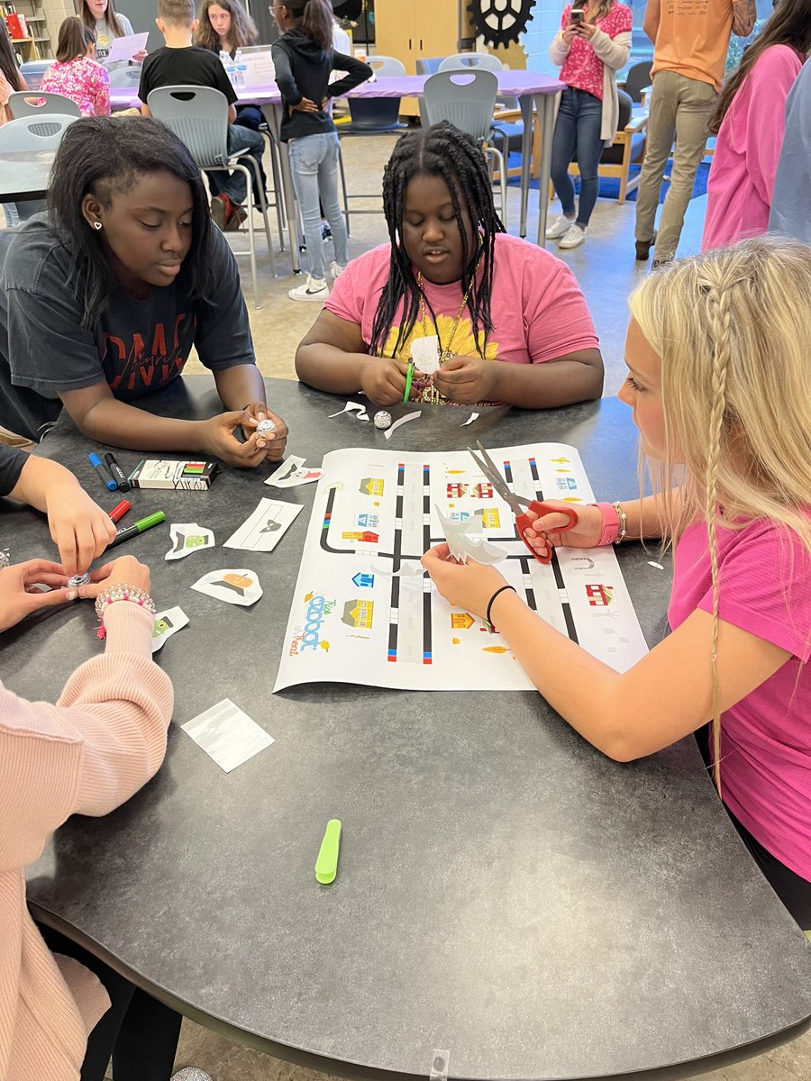 MorganBible's tweet photo. 🎃👻Halloween Station fun with ALL- Star Steam! Ss in Mr.Tavel’s class went Trick or Treating using Ozobots, painted pumpkins, and did a science experiment on chemical reactions. This lesson was run by DMS character council members.  @Ozobot @dms_tcboe  #GoldStandard https://t.co/Ft0o8jk3Lx