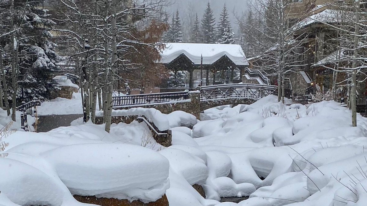 christielodge's tweet photo. Very soon Beaver Creek will look like this again! A major storm this weekend should bring more than a foot of snow to our mountains.  Great timing since Vail opens 2 weeks from today! ☃️ Start making your plans. @christielodge #christiemoments #beavercreek #vail https://t.co/SPkhYUvC48