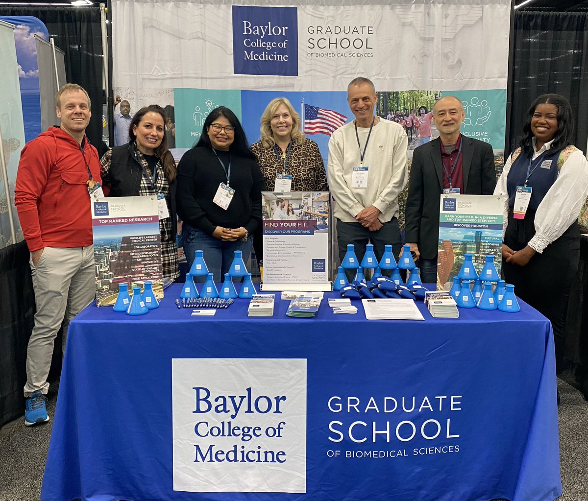 The GSBS contingent on the last day of recruiting @SACNAS 2023 Conference in Portland! #biomedicalsciences #sacnas2023 @bcmhouston @BCM_GradDiverse @BCM_MSTP @BCM_SMART