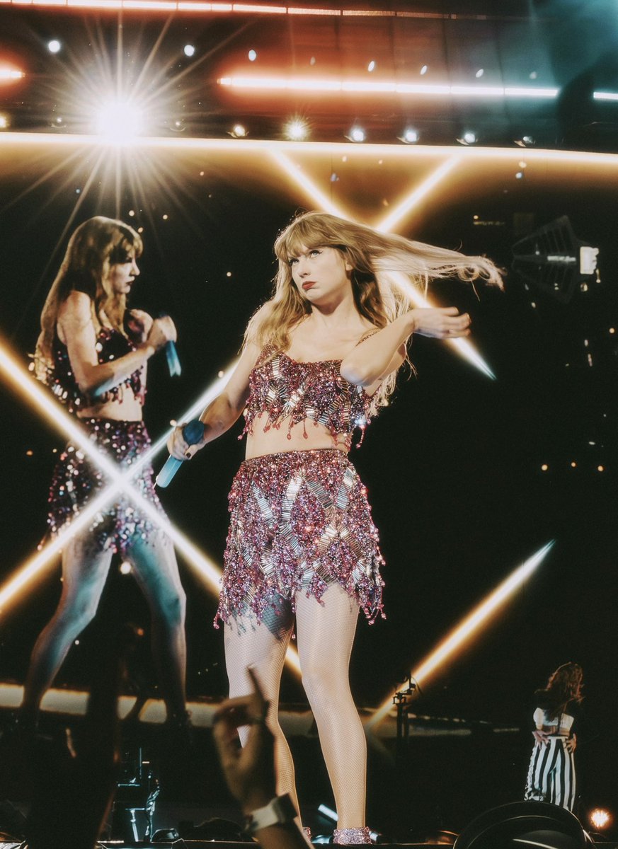oliviaamaral_'s tweet photo. 1989 (Taylor’s Version) (Taken at Gillette Version) ✨ #TaylorSwift1989 https://t.co/wRurm3vYFl