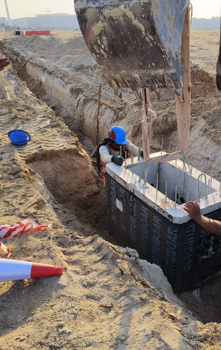 CougarGCuae's tweet image. Powering up progress with MCC pullbox installations! 🔧⚡ From setup to connectivity, we&apos;ve got the sparks covered. #MCCInstallation #WiredForSuccess