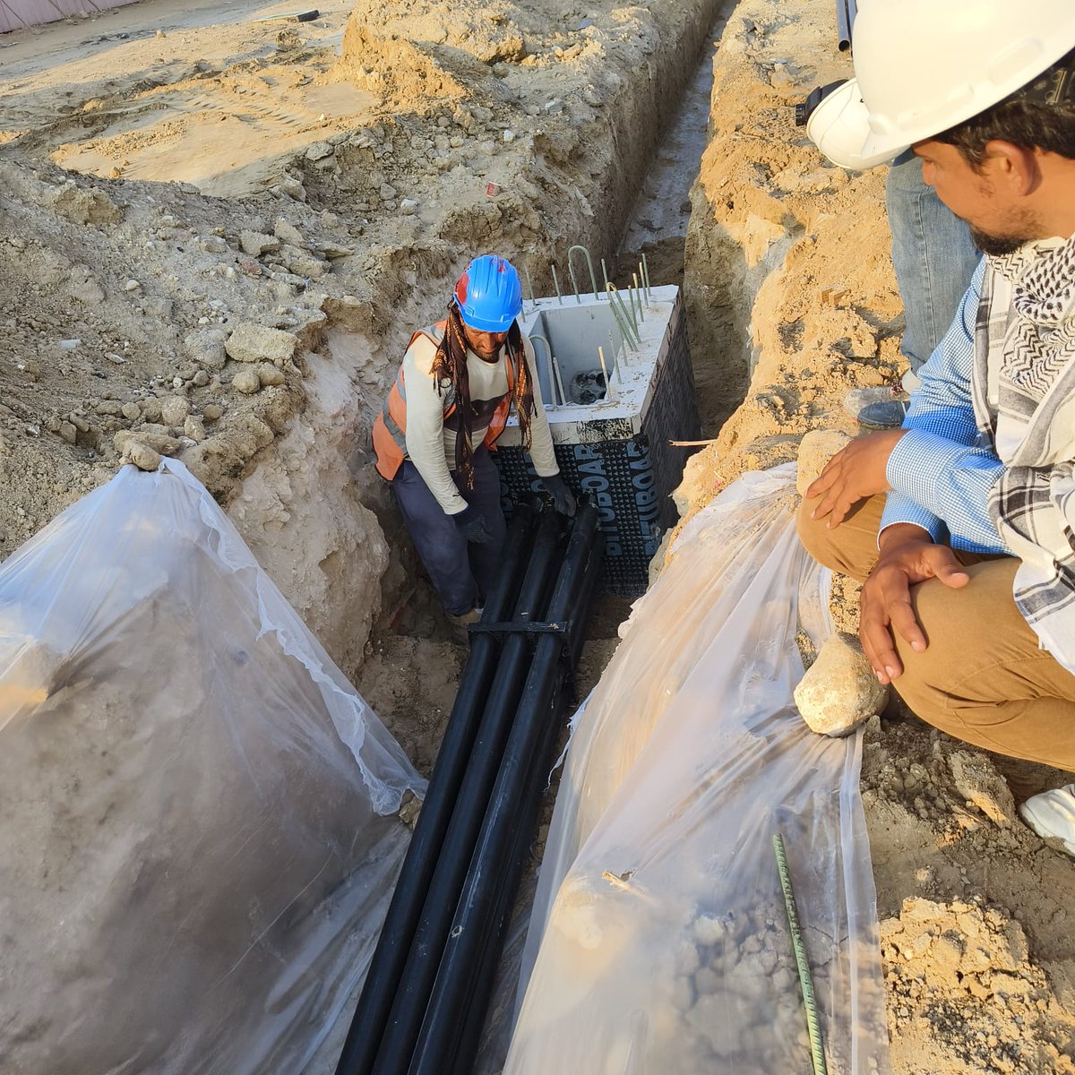 CougarGCuae's tweet image. Powering up progress with MCC pullbox installations! 🔧⚡ From setup to connectivity, we&apos;ve got the sparks covered. #MCCInstallation #WiredForSuccess