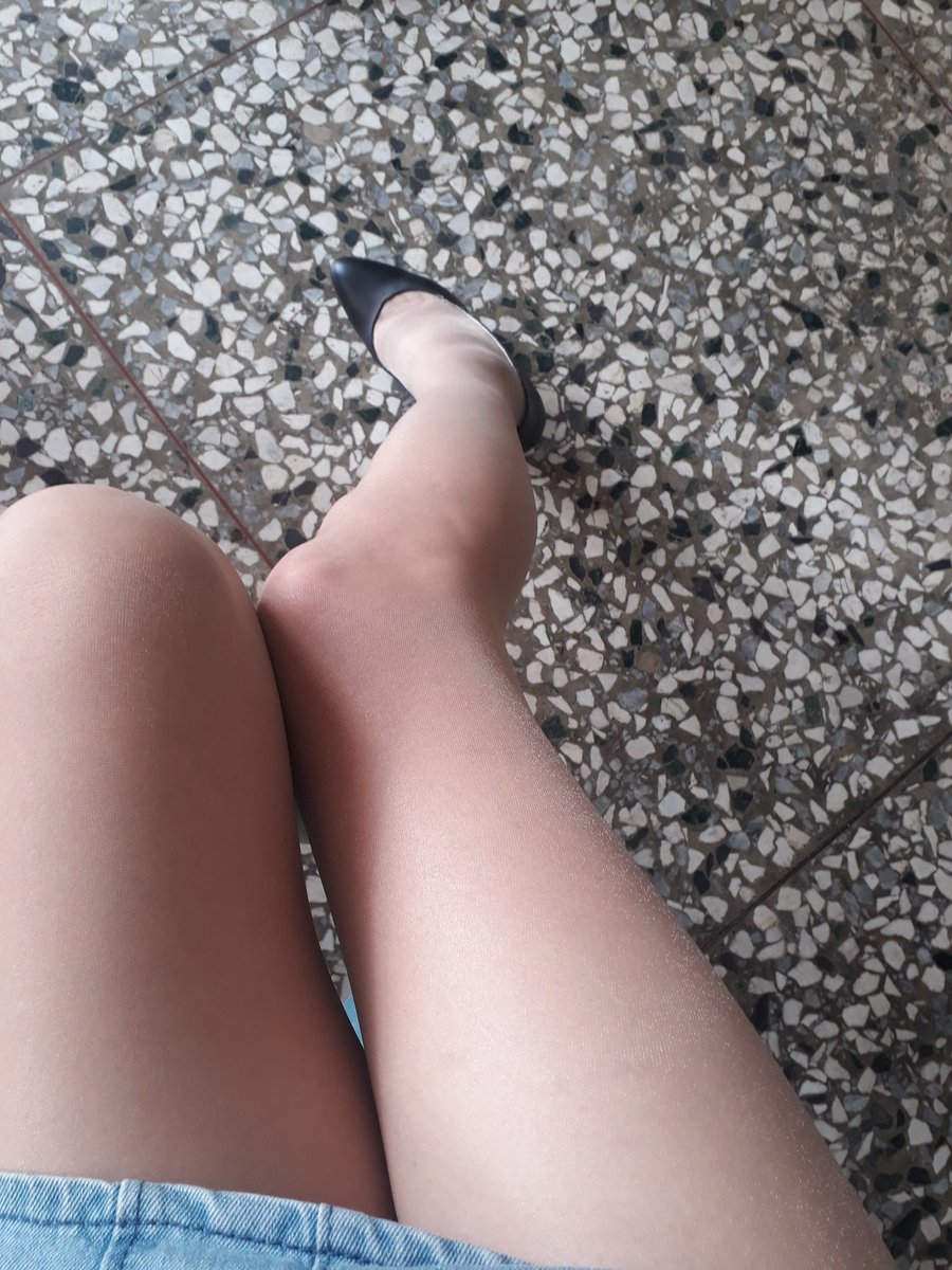 絲襪腿照
#絲襪控 
#男の娘 
有夫妻 情侶 單女可以認識嗎？
有空可以出門逛逛
^^