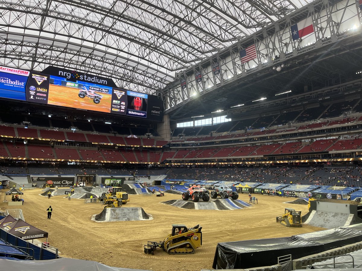 Mustang Cat tweet media