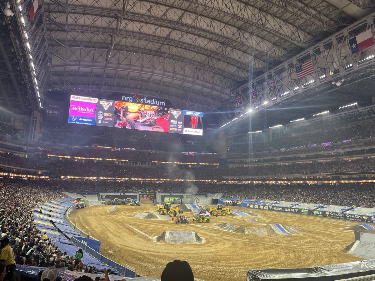 Mustang Cat tweet media