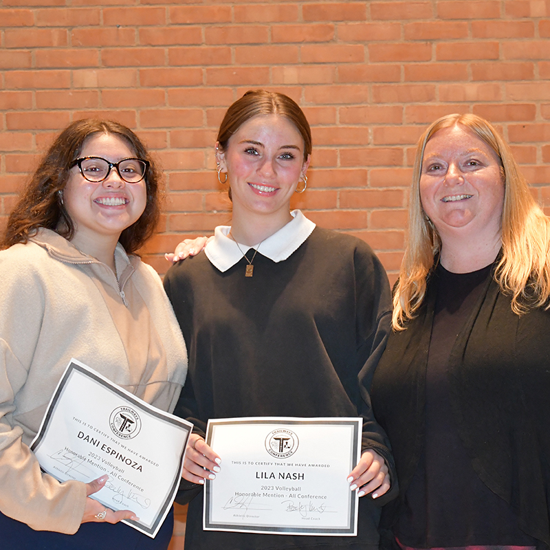 WABigRedSports's tweet photo. We held our fall sports awards ceremony to celebrate the hard work and dedication of our Big Red athletes and coaches.🏆

For a complete list of our Fall Sports Awards, visit: https://t.co/5AaYtjnXpc

#RingTheBell #wisconsinsports https://t.co/jlCA5s1hCW