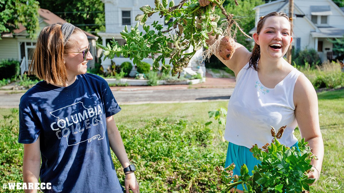 October marks #PhotographerAppreciationMonth and we must give a s/o to Columbia College Photographer Abigail Wade❗

THANK YOU for capturing all the CC moments that will live on forever! 📸

#WeAreCC