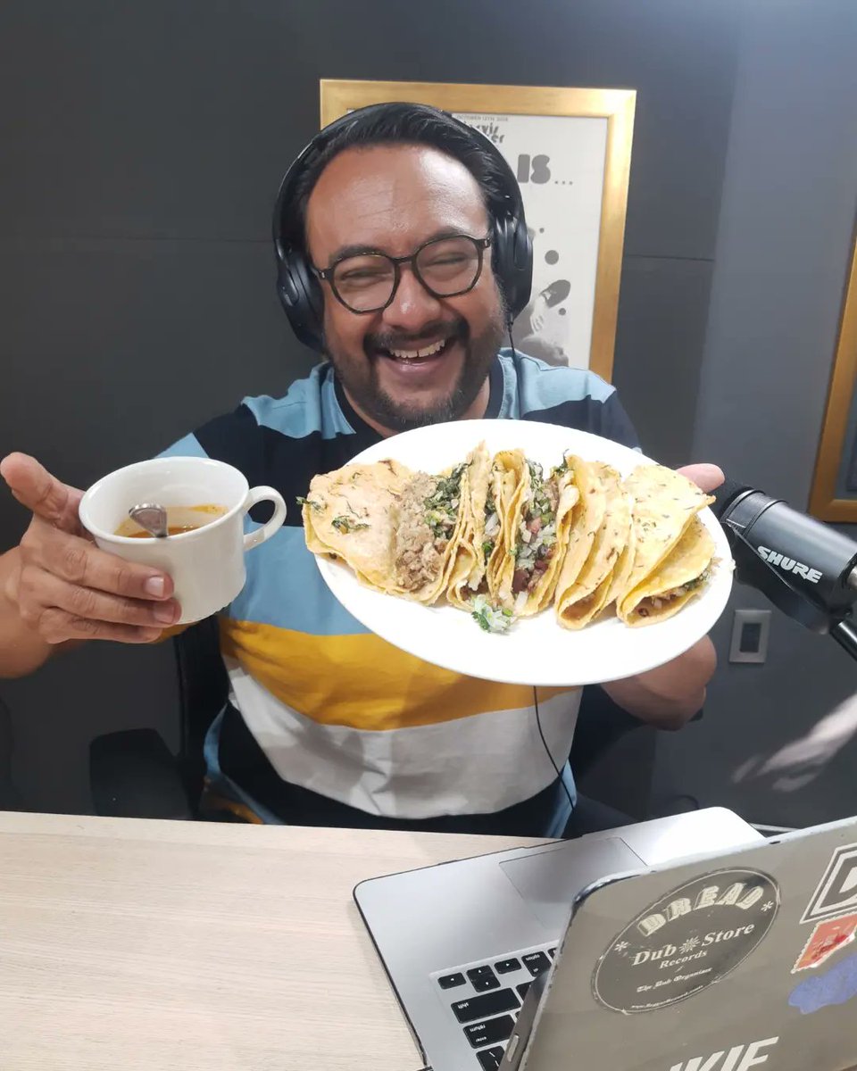 🎊🎉¡Feliz cumpleaños <a href="/_luis_perez/">Luis Perez</a>! 🎂✨ Por este y más años para el Profesor que festeja a lo grande en <a href="/DiaDePerrosFM/">DiaDePerros</a> con tragos y su comida favorita.

Dejen su felicitación en los comentarios. 🫂