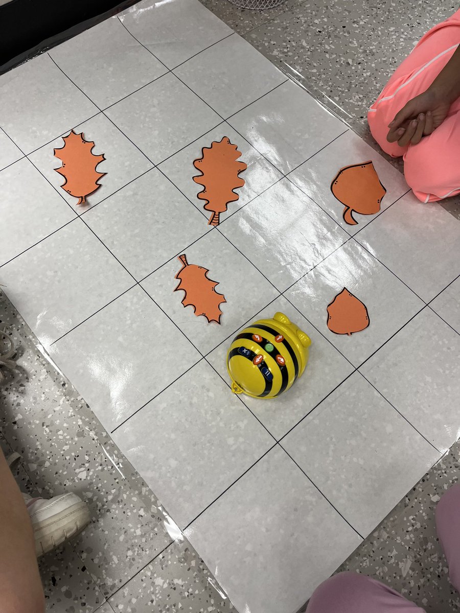 SteamMrs's tweet photo. 3rd grade using BeeBot to clean up the yard. #steam @lopatsd @KellyHall_gr3 @PrincipalKWayne @1WarrenCoNJDOE https://t.co/AskMNltlsh