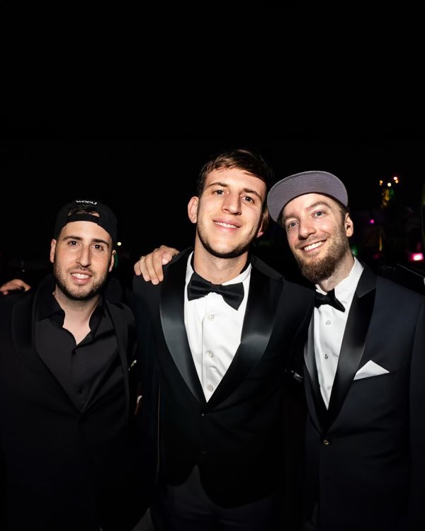 ILLENIUM's tweet image. Your favorite EDM boy band just dropped a new song! Zombie w/ @vrbroussard OUT NOW!! @Excision @woolimusic 

Listen → illenium.lnk.to/zombie