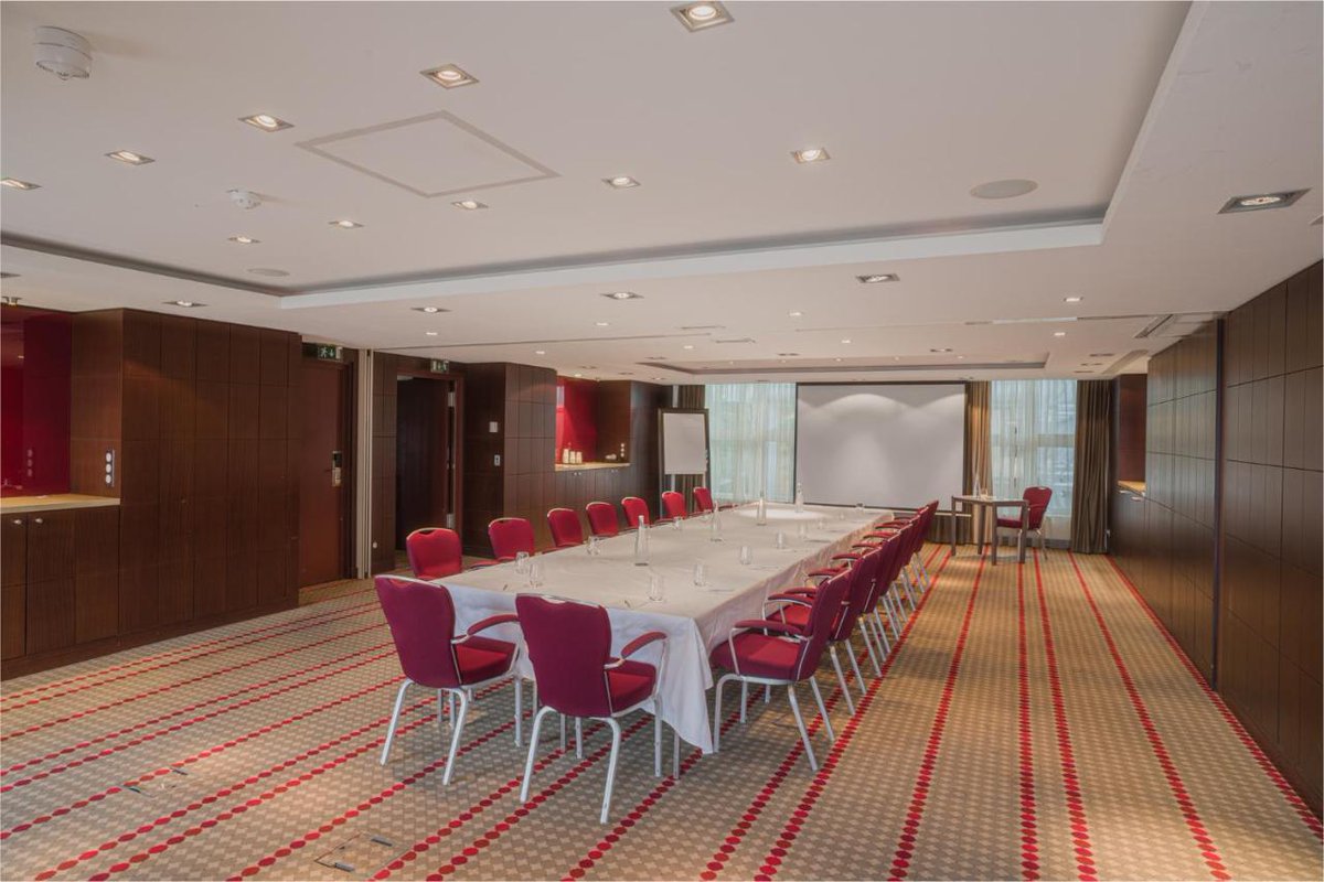 DreamitCon's tweet photo. #BTTMW4 La convention aura lieu à l'Atrium Hotel &amp; Conference Centre Paris CDG Airport, by Penta. // The event will be happening at the Atrium Hotel &amp; Conference Centre Paris CDG Airport, by Penta. https://t.co/UVbUur9Ddb