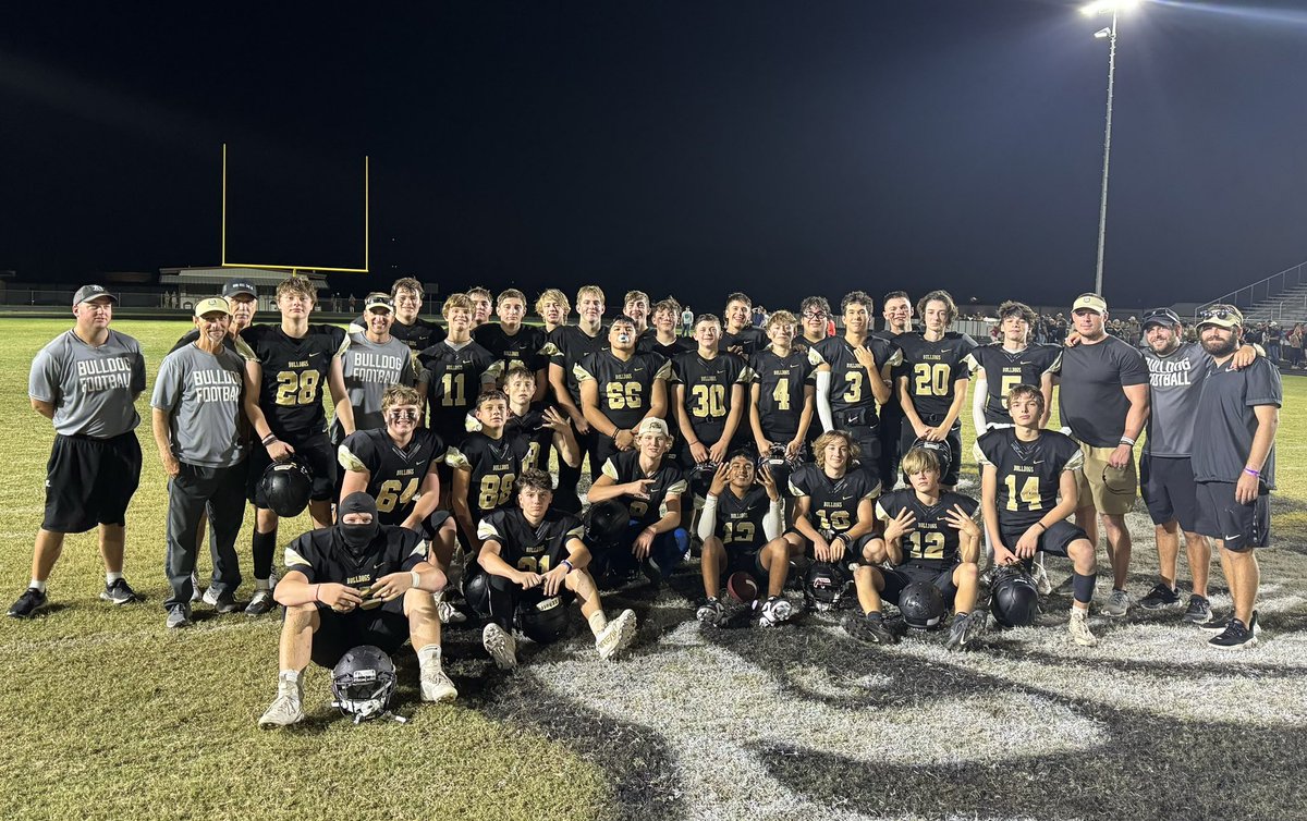 derekrshelby's tweet photo. Last night we finished up our JV season with a 54-0 victory and a 9-1 record. I cannot say enough good things about this group. The future is now. LET βEM KNOW!!
#RUNATEM
#SendTheDAWGS https://t.co/D1Vfn7BgoW