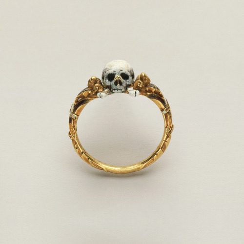 Eyesofgod__'s tweet photo. Memento Mori Skull Ring, around 1600-1625 https://t.co/WvOnnkQWrp