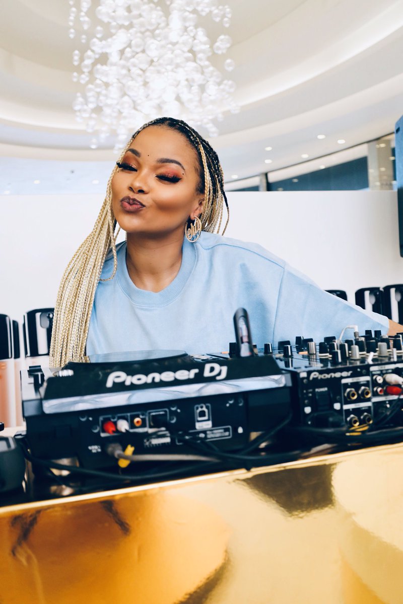 DJ_FaeFae's tweet photo. M.A.C. STUDIO RADIANCE ๐
#studioradiance
@MACcosmetics https://t.co/D5moGZdDXx