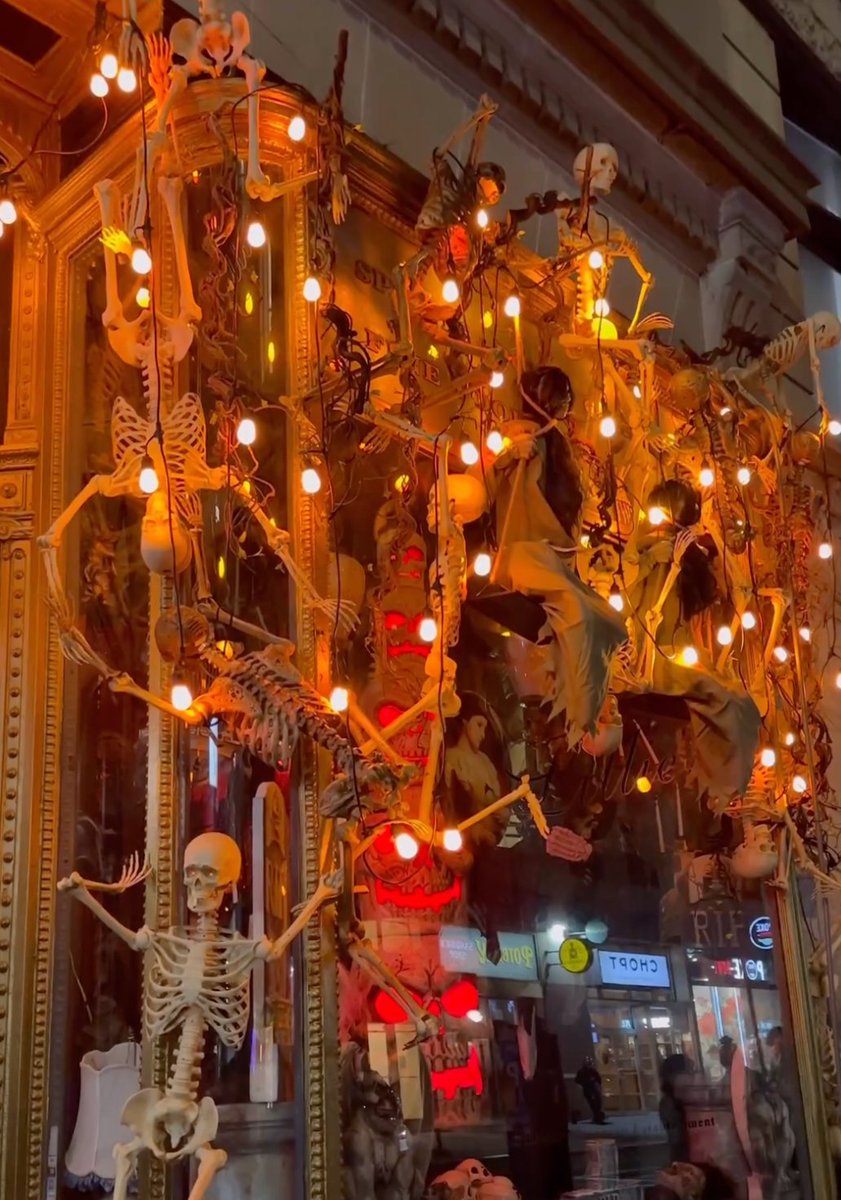 Best halloween decorations goes to Lillie's Victorian in #TimesSquare! 🌟🧟🕸👻🕷️🧙🎃🧛🦇 #NYC #NYCHalloween #Halloween #spookyseason #halloweendecorations