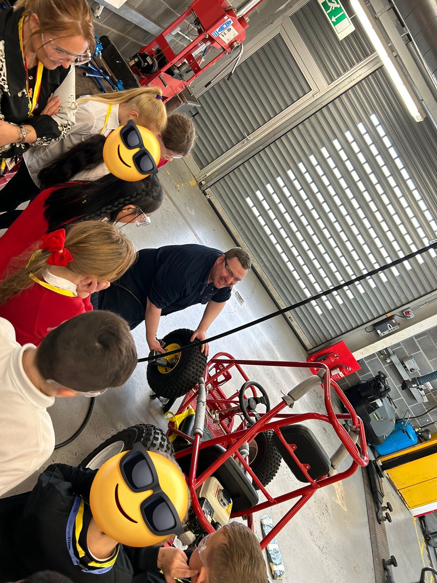 MrKings_Class's tweet photo. Pit stop practice! @ClydePrimary @SmartSTEMs @STEMglasgow #ClydeSTEM https://t.co/rfoZdImanD