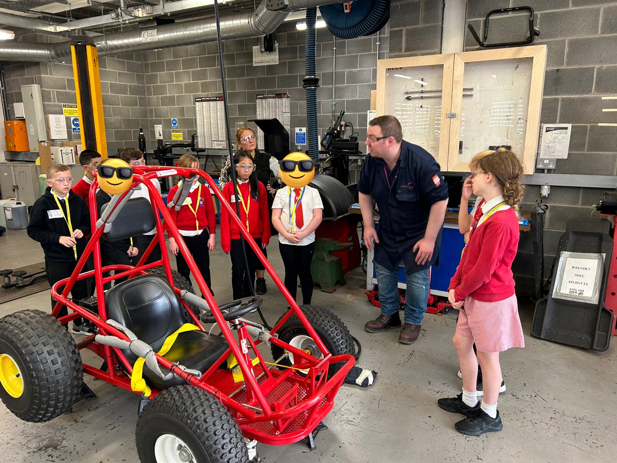 MrKings_Class's tweet photo. Pit stop practice! @ClydePrimary @SmartSTEMs @STEMglasgow #ClydeSTEM https://t.co/rfoZdImanD