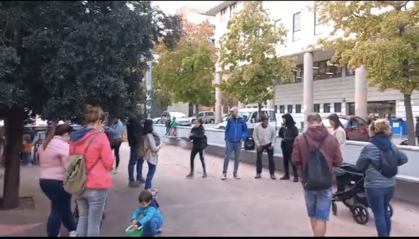 pediatriaperill's tweet photo. Avui hem celebrat la primera assemblea de la plataforma del Berguedà Pediatria en Perill. Érem veïnes i veïns de tota la comarca. El més urgent: exigim pediatres a la comarca als principals CAP’s, 5 dies a la setmana matí i tarda. #seguirem ✊🏽 https://t.co/Hs9lR3bX5z