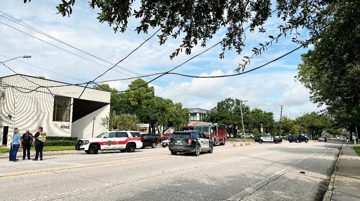 Alert from <a href="/cityofbellaire/">City of Bellaire</a>: “S Rice Ave is closed between Linden &amp;Jessamine due to downed utility line. Crews are on the scene to make necessary repairs. Please expect traffic delays in area or find an alternate route for next few hours until the lines have been repaired.”