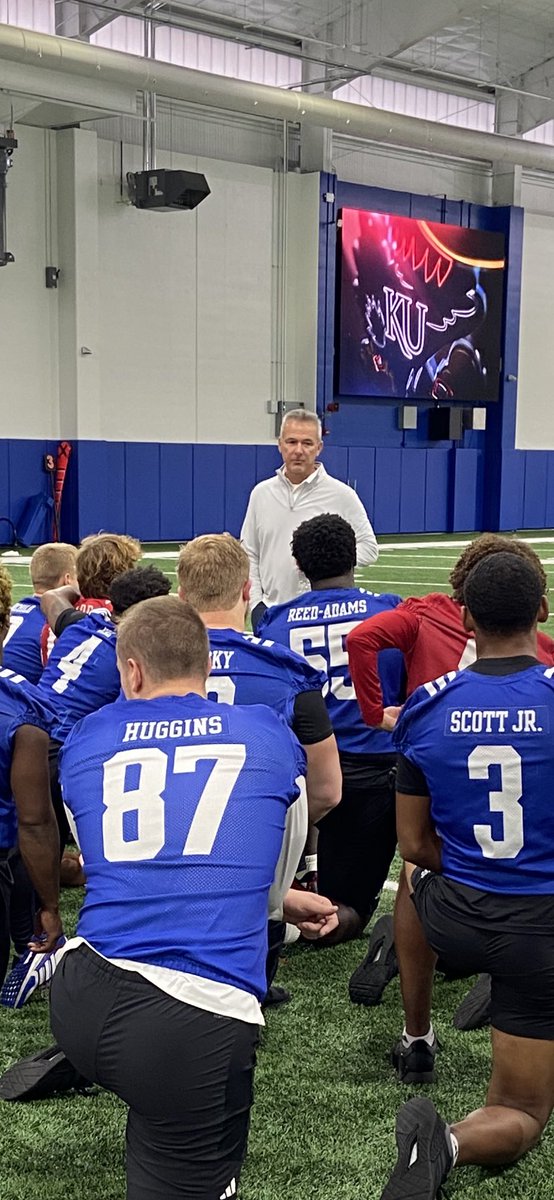 CoachLeipold's tweet photo. Appreciate @CoachUrbanMeyer for taking the time to speak to our team this morning! https://t.co/cYH2bKdGai