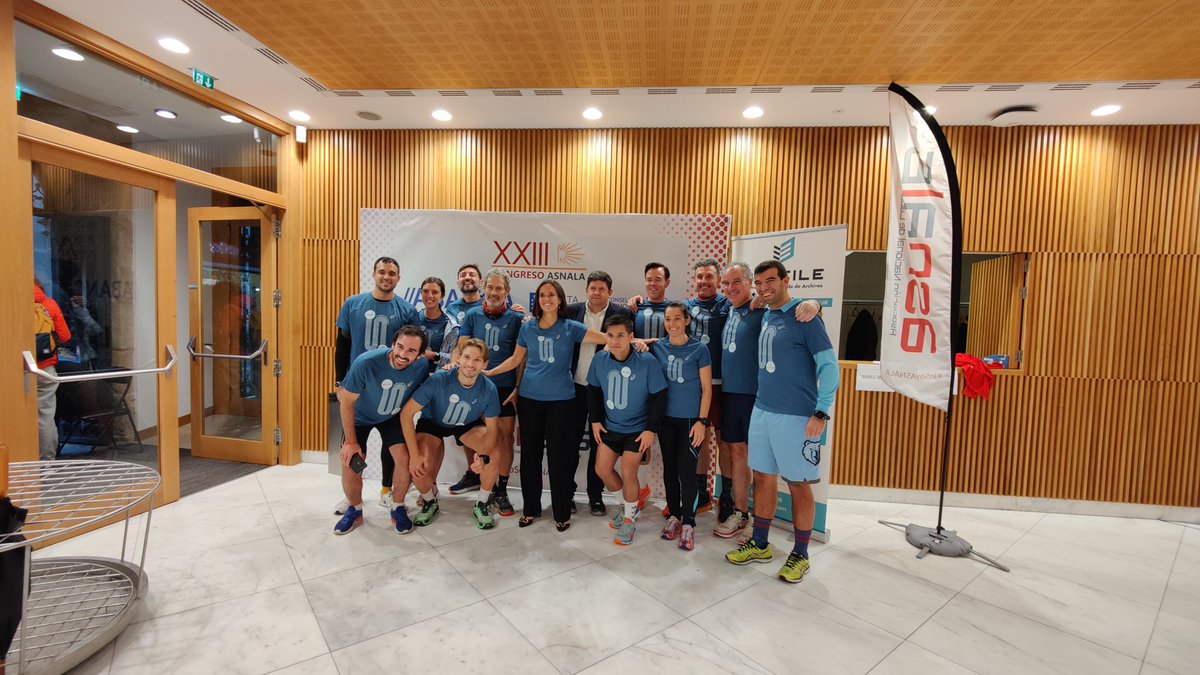 <a href="/RocioGuerreroJ/">Rocío Guerrero Jareño</a> ¡Llegó el momento de divertirse! Da comienzo nuestra sesión de #running. Una ocasión perfecta para conocer #Santiago de una forma diferente🏃‍♂️. Un año más, gracias a <a href="/Byefile/">ByeFile</a> por proporcionarnos estas camisetas tan chulas 👏. 

#XXIIICongresoASNALA
