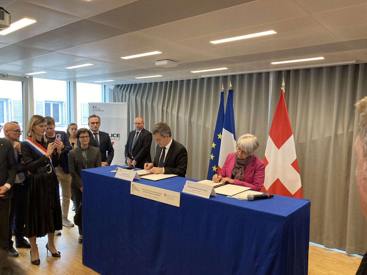Andreas Stüdli (@andreasstudli) on Twitter photo Gegen die irreguläre Migration haben <a href="/elisabeth_baume/">Elisabeth Baume-Schneider</a> und <a href="/GDarmanin/">Gérald DARMANIN</a> heute im Kanton Genf einen Aktionsplan unterzeichnet. Was das bedeutet und wie die Tonlage war, im heutigen #echo von #srf srf.ch/play/radio/red… Gegen die irreguläre Migration haben <a href="/elisabeth_baume/">Elisabeth Baume-Schneider</a> und <a href="/GDarmanin/">Gérald DARMANIN</a> heute im Kanton Genf einen Aktionsplan unterzeichnet. Was das bedeutet und wie die Tonlage war, im heutigen #echo von #srf srf.ch/play/radio/red…