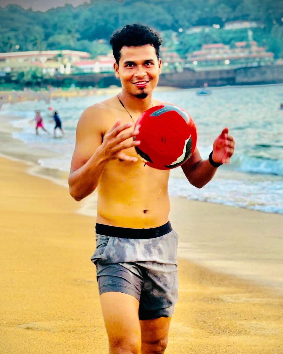 shilahockey32's tweet photo. “Beach hair, don’t care.”
——————————————
Relax, and be free like
you were as a child!
Smile, laugh, play, and
don’t care for a while.
#goabeaches🏖
#recovery
#enjoylife
#agudafort_goa https://t.co/CMiOXXWnM0
